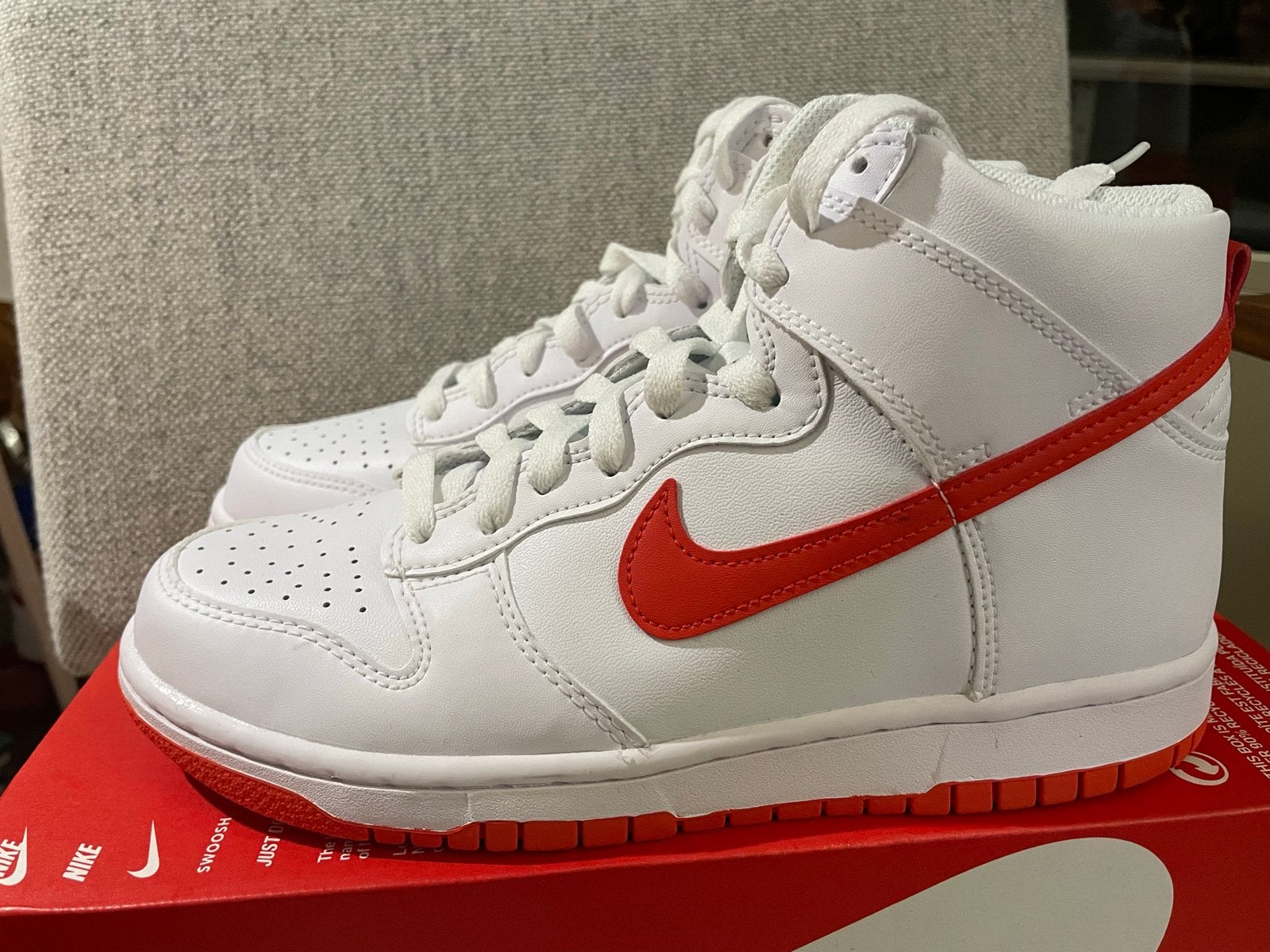 Nike Dunk High (GS) White/Picante Red - Maat 39, Kinderen en Baby's, Jongen of Meisje, Schoenen, Nieuw, Ophalen of Verzenden