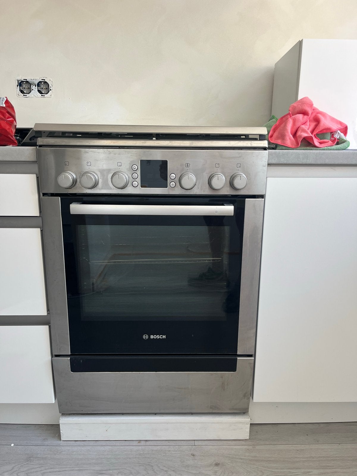 Bosch Vrijstaand Gasfornuis met Oven - Gebruikt, Ophalen, Gebruikt, Hete lucht, 60 cm of meer