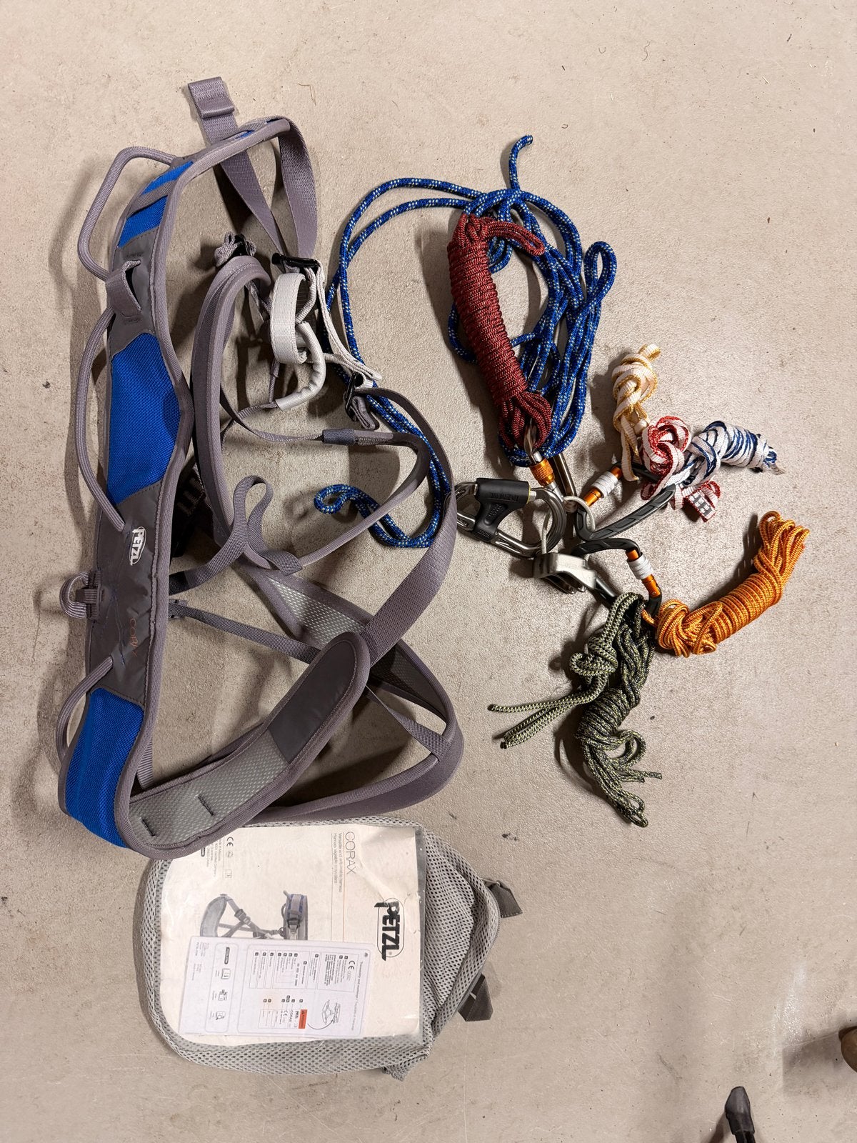 Nieuwe Petzl Corax klimgordel met accessoires, Ophalen of Verzenden, Nieuw, Klimsport-accessoire