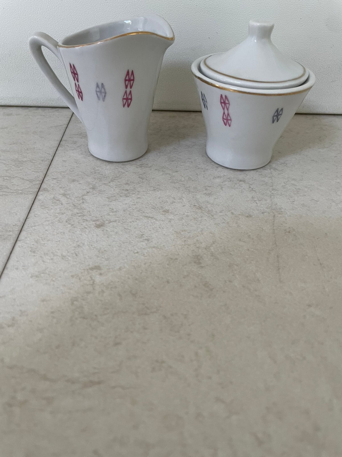 Kinderservies melkkannetje en suikerpotje, Verzenden