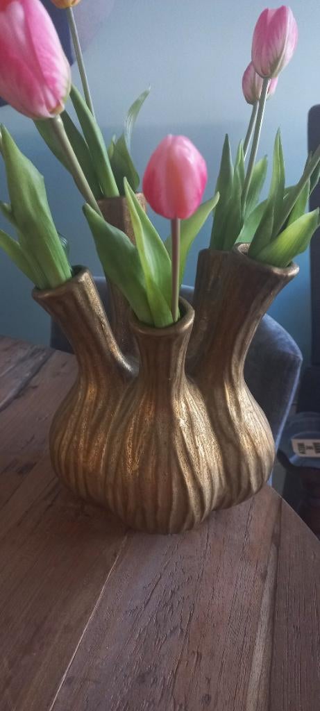 Goudkleurige tulpenvaas (Daan Kromhout), Ophalen of Verzenden, Zo goed als nieuw, Metaal, Minder dan 25 cm