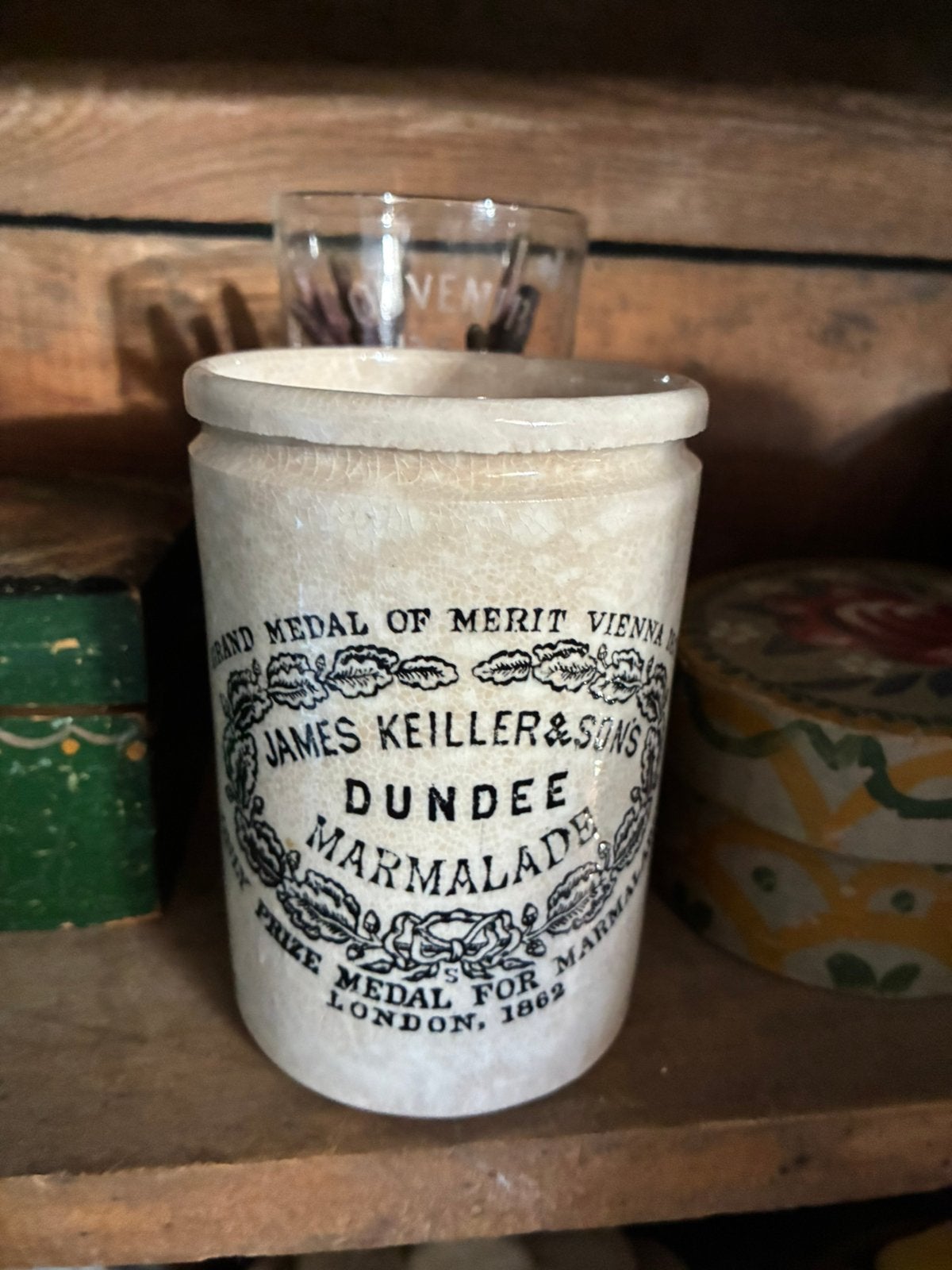 Oude beboterde Dundee pot, Ophalen of Verzenden