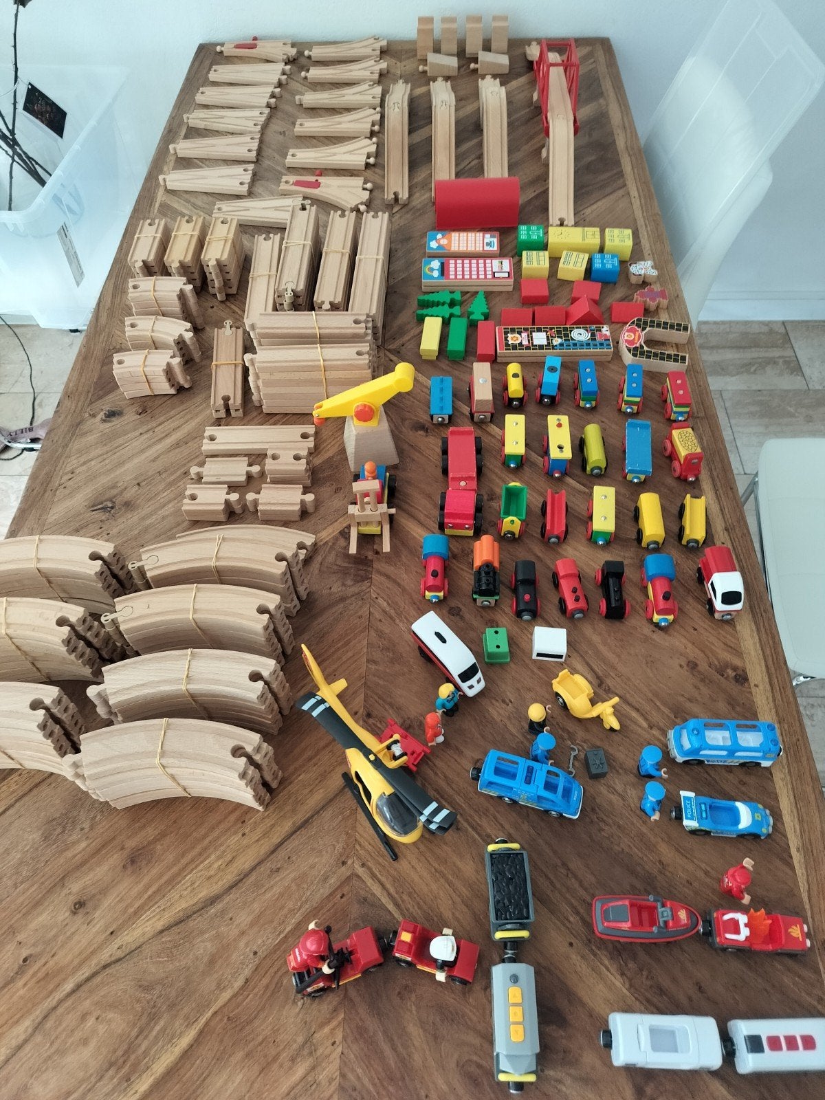 Grote set houten treinbanen met treinen en accessoires, Ophalen, Zo goed als nieuw
