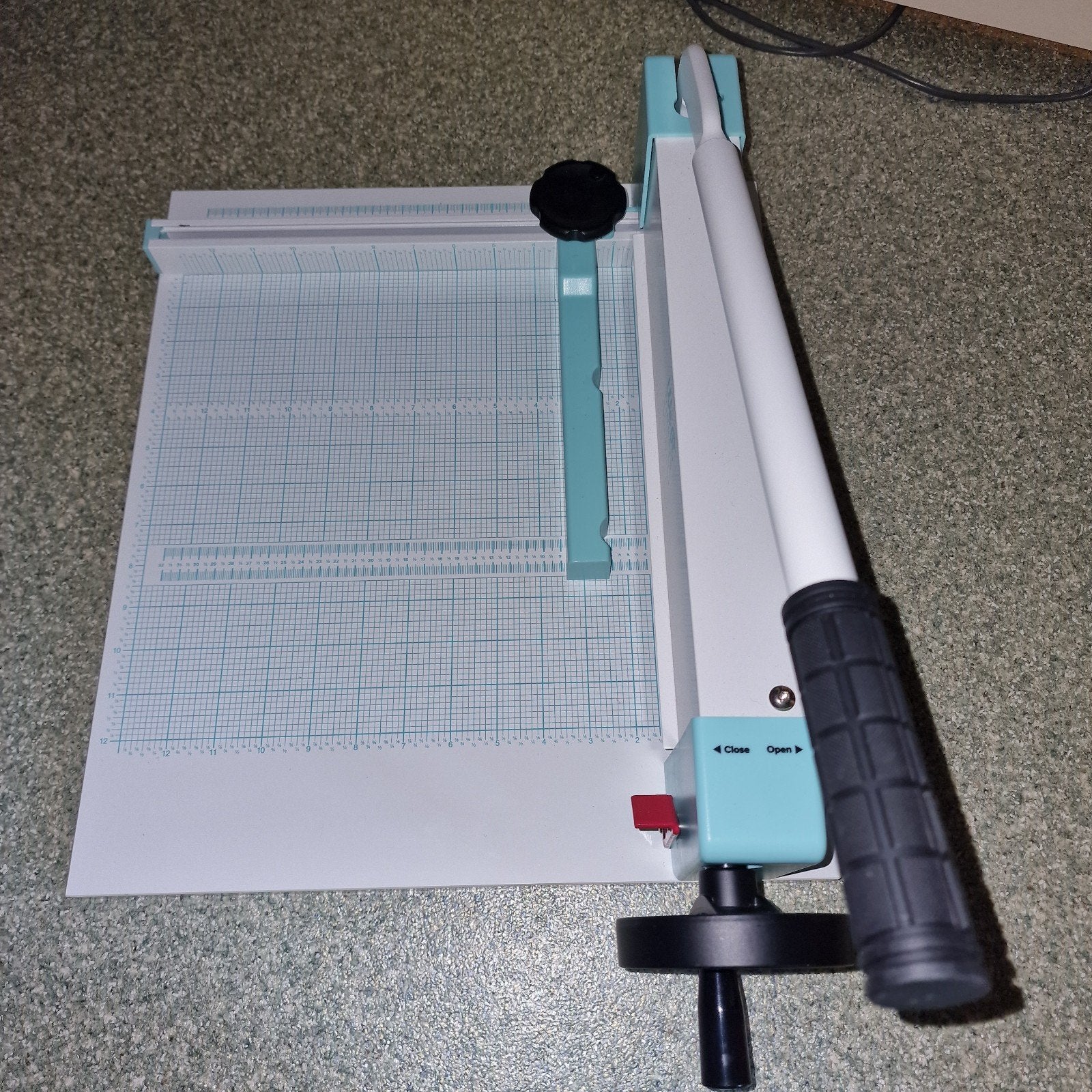 We R Makers Cinch Stack Cutter - Guillotine Papiersnijder, Hobby en Vrije tijd, Ophalen, Nieuw