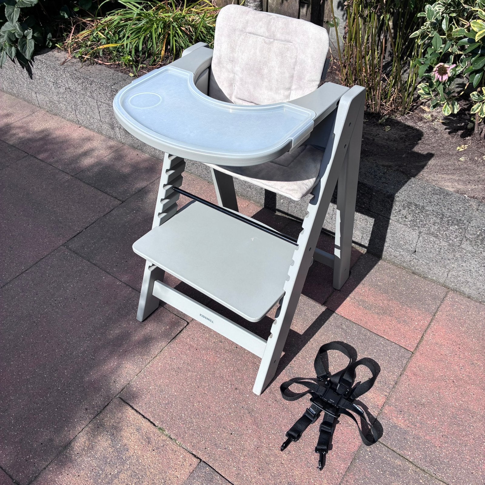 Kidsmill Up! Kinderstoel grijs met accessoires (nr 1), Kinderen en Baby's, Kinderstoelen, Ophalen, Gebruikt, Meegroeistoel