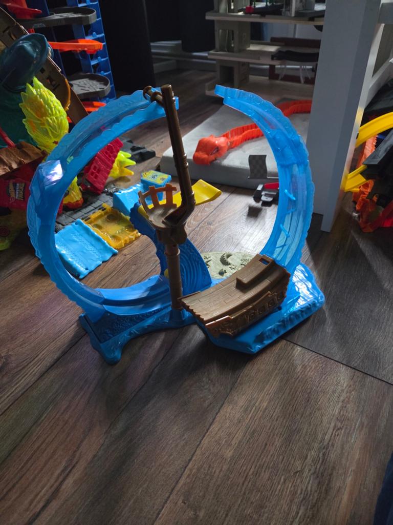 Monster Jam Megalodon Loop of Doom Stuntspeelset, Ophalen, Gebruikt