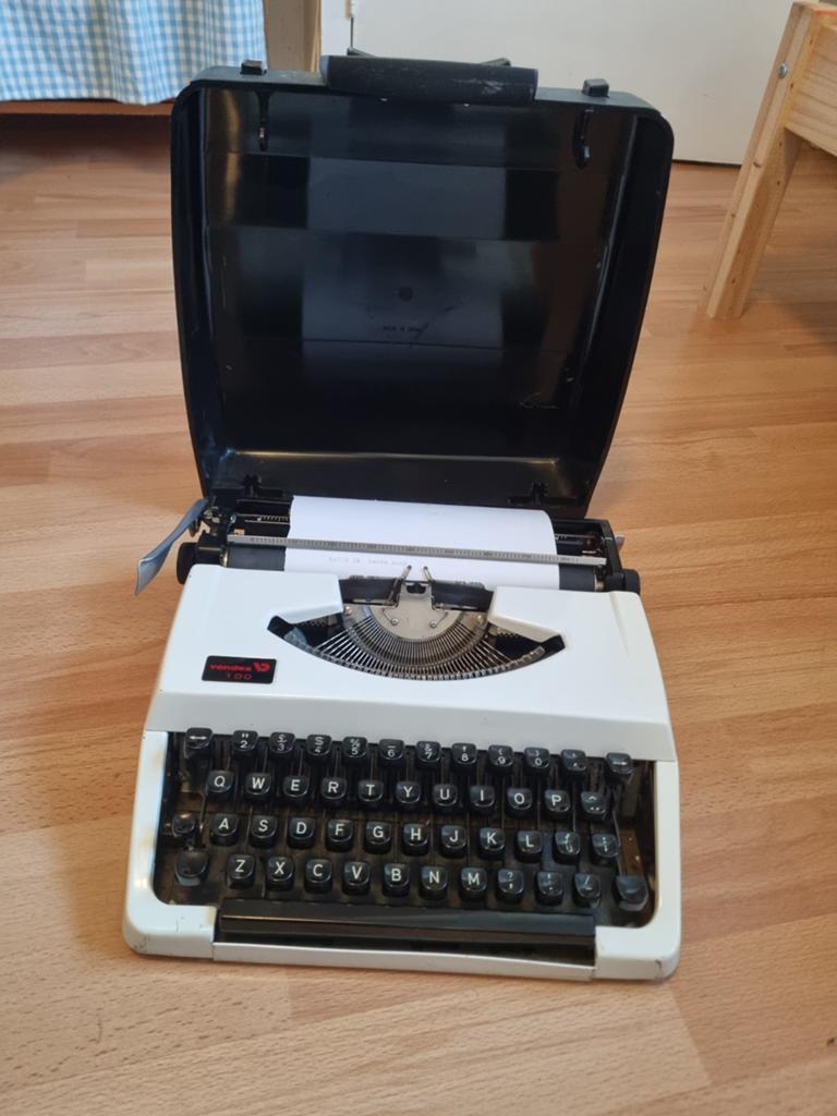 Vintage Vendex 100 v&d Witte Typemachine werkend in koffer, Diversen, Typemachines, Ophalen, Gebruikt