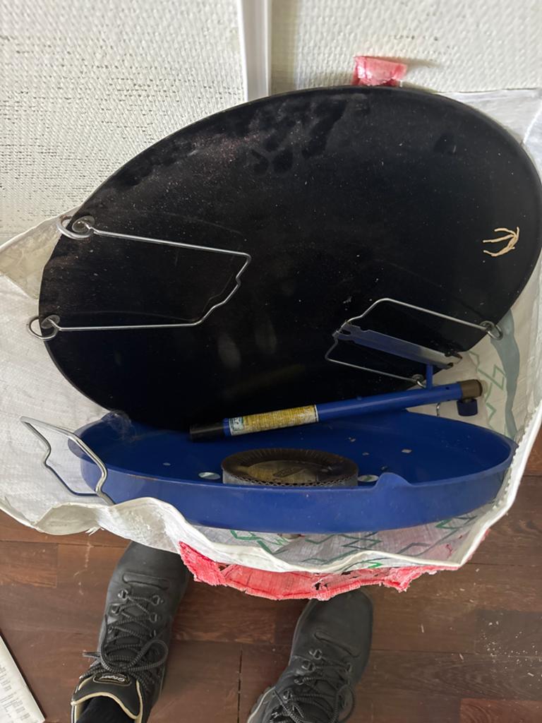 Camping skottelbraai  met gasflessen en gas lamp, Caravans en Kamperen, Ophalen of Verzenden, Gebruikt