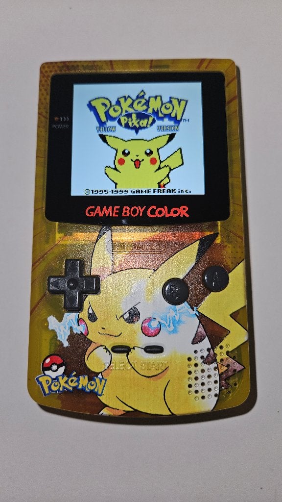 Yellow Pikachu edition met IPS screen - Gameboy Color, Verzenden, Zo goed als nieuw, Game Boy Color, Met beschermhoes of tas