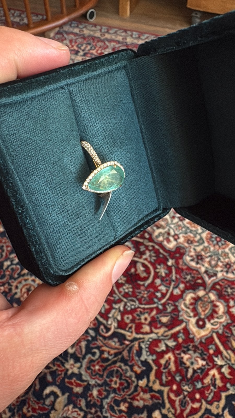 Gouden ring met smaragd en diamanten, Ophalen of Verzenden, Zo goed als nieuw