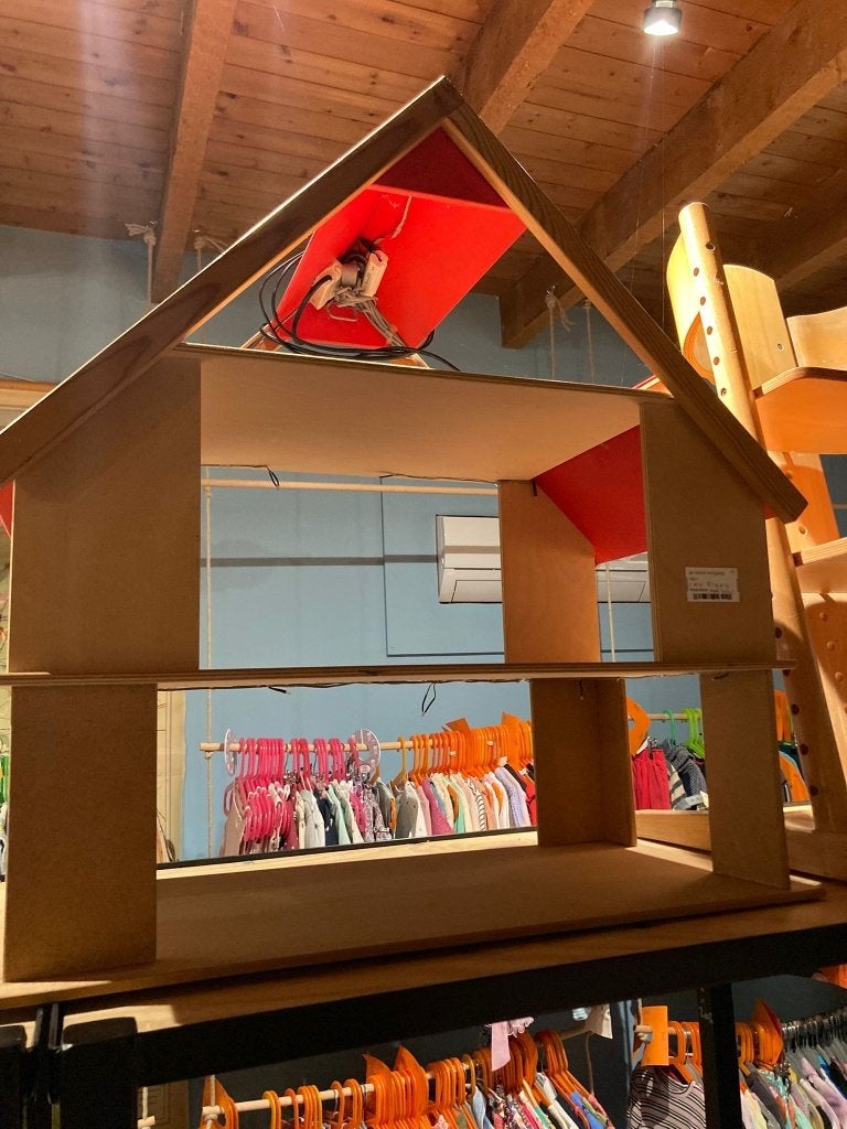 Poppenhuis met ledlampjes, Ophalen, Poppenhuis, Gebruikt, Nvt