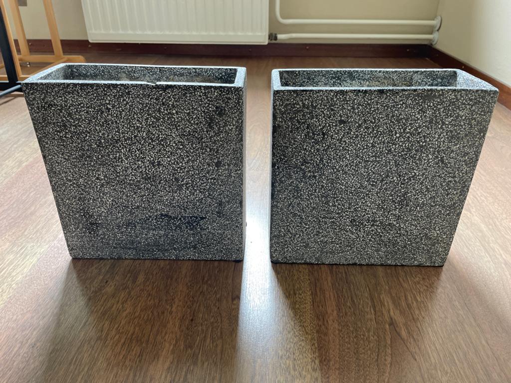 Set van 2 betonnen plantenbakken, grijs gespikkeld, Tuin en Terras, Bloembakken en Plantenbakken, Gebruikt, Minder dan 30 cm, Minder dan 60 cm