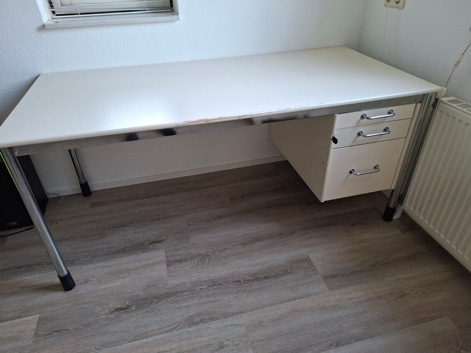 Stevig bureau met ladeblok, Huis en Inrichting, Ophalen, Met lades, Gebruikt, Metaal