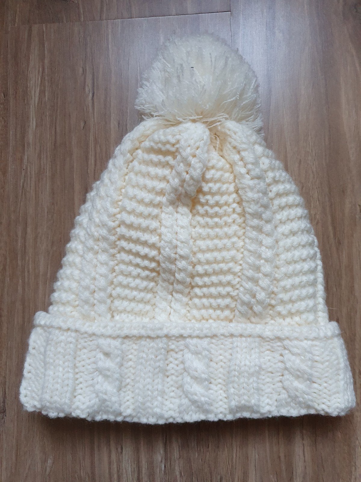 Warme gebreide muts met pompon en fleece voering, Ophalen of Verzenden, Maat 36 (S), Muts, Onbekend
