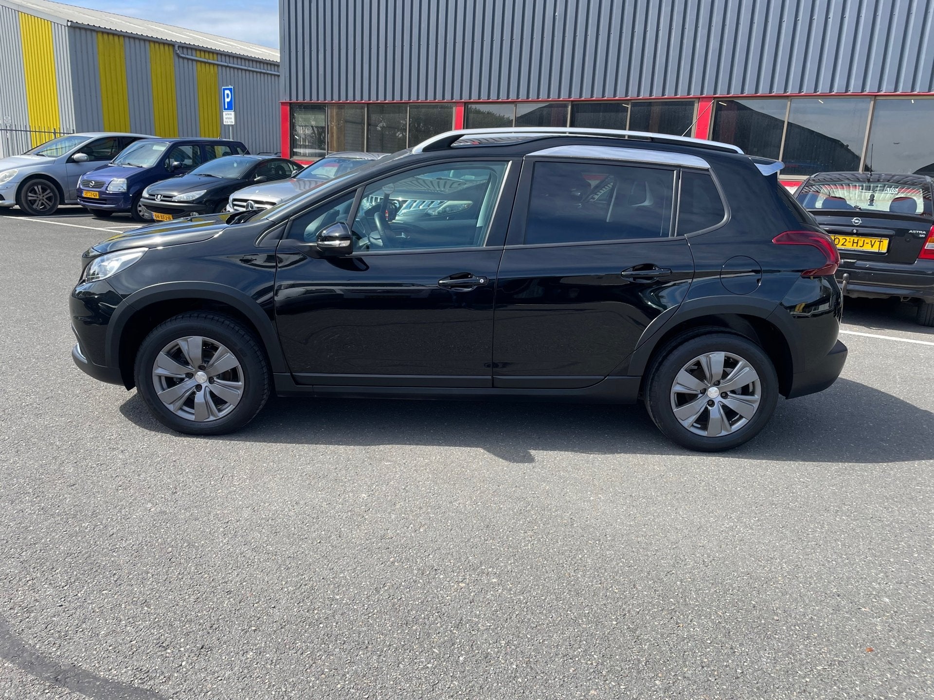 Peugeot 2008 1.2 PureTech Allure / LAGE KM / AIRCO /SP VLG /, Voorwielaandrijving, Stof, Gebruikt, 1199 cc