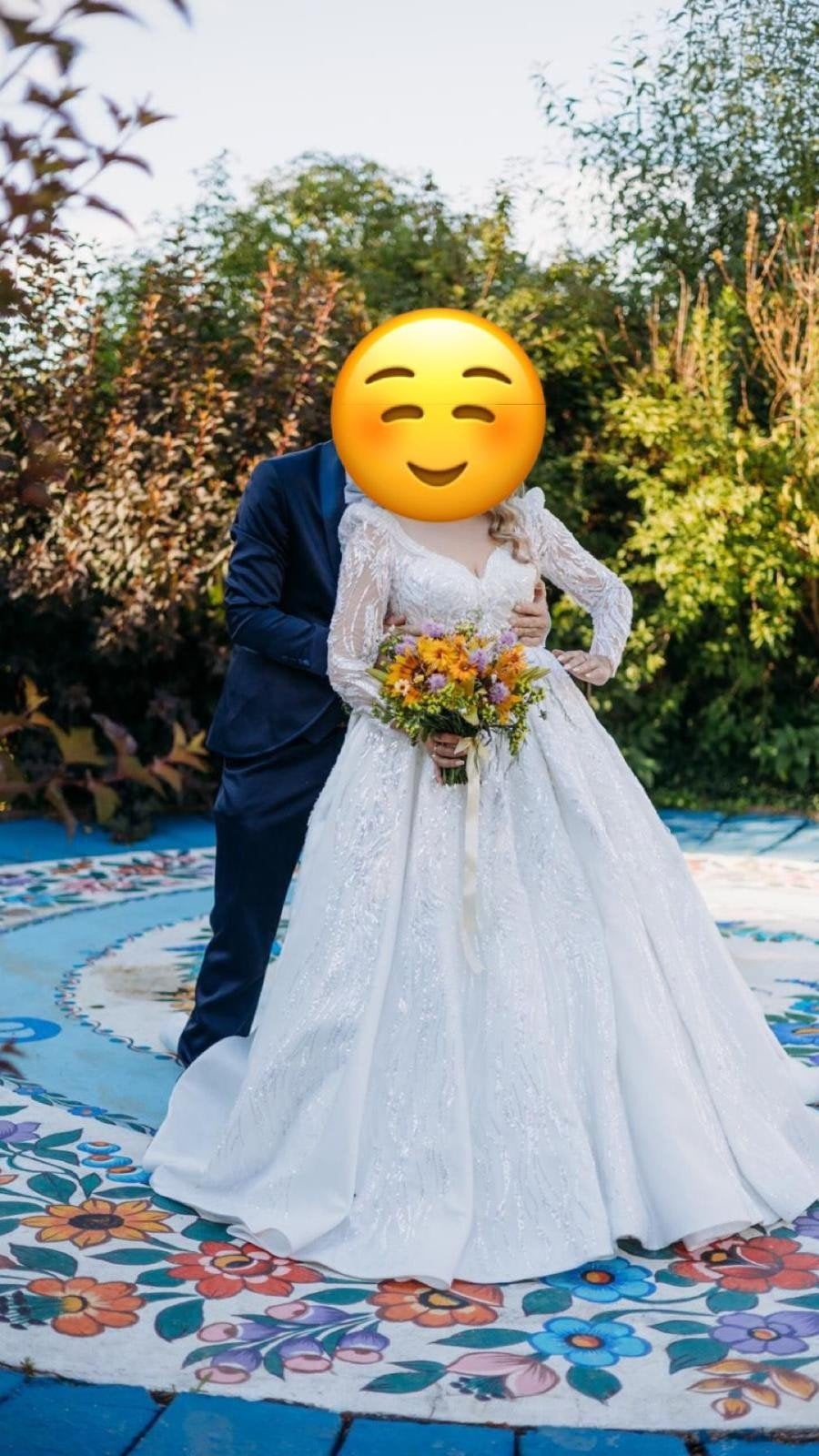 Prachtige trouwjurk met lange mouwen en glitters, Ophalen