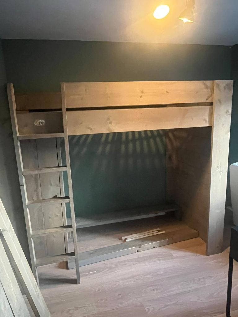 Steigerhouten hoogslaper - Gebruikt, Ophalen, 25 tot 50 mm, Zo goed als nieuw, Plank