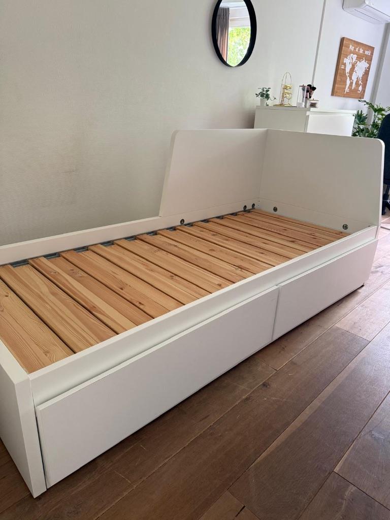 Bed IKEA uitschuifbaar met opberglades, Huis en Inrichting, Slaapkamer | Bedden, Ophalen, Eenpersoons, Wit, Overige maten