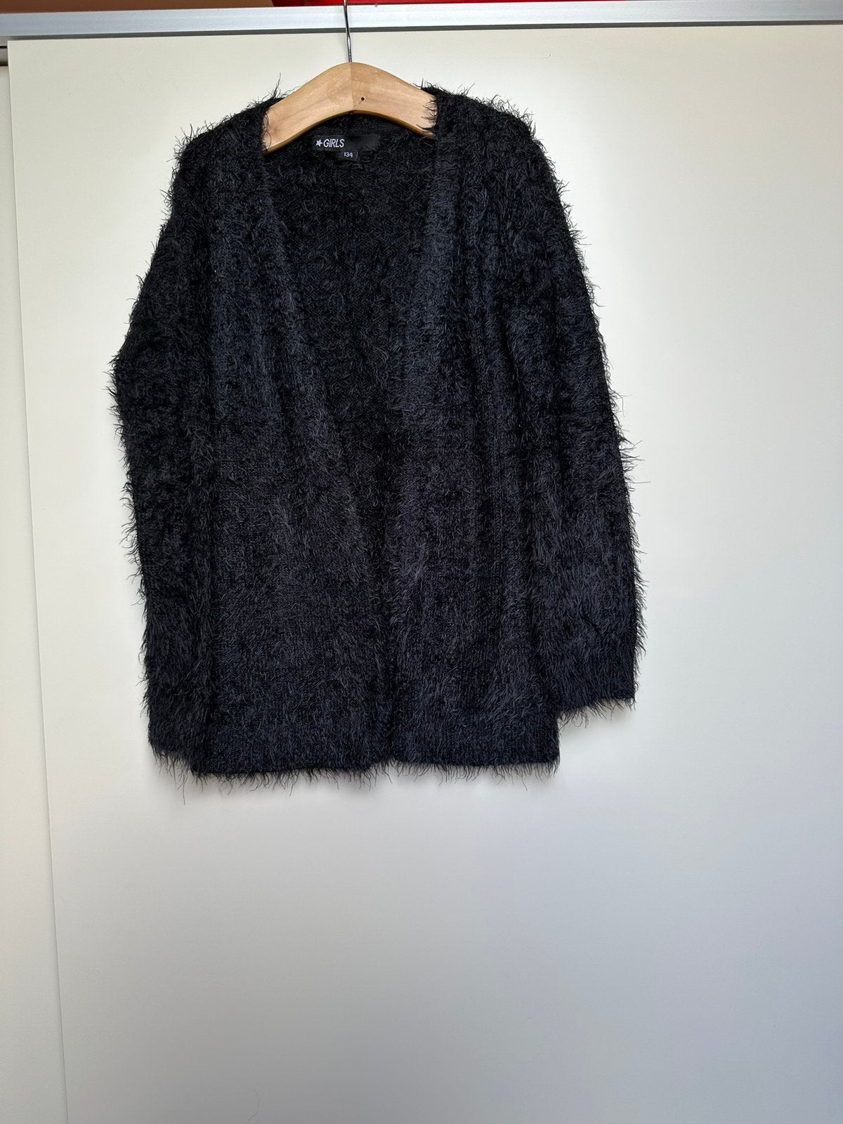 Fluffy vest mt 134, Ophalen of Verzenden, Zo goed als nieuw, Meisje, Trui of Vest