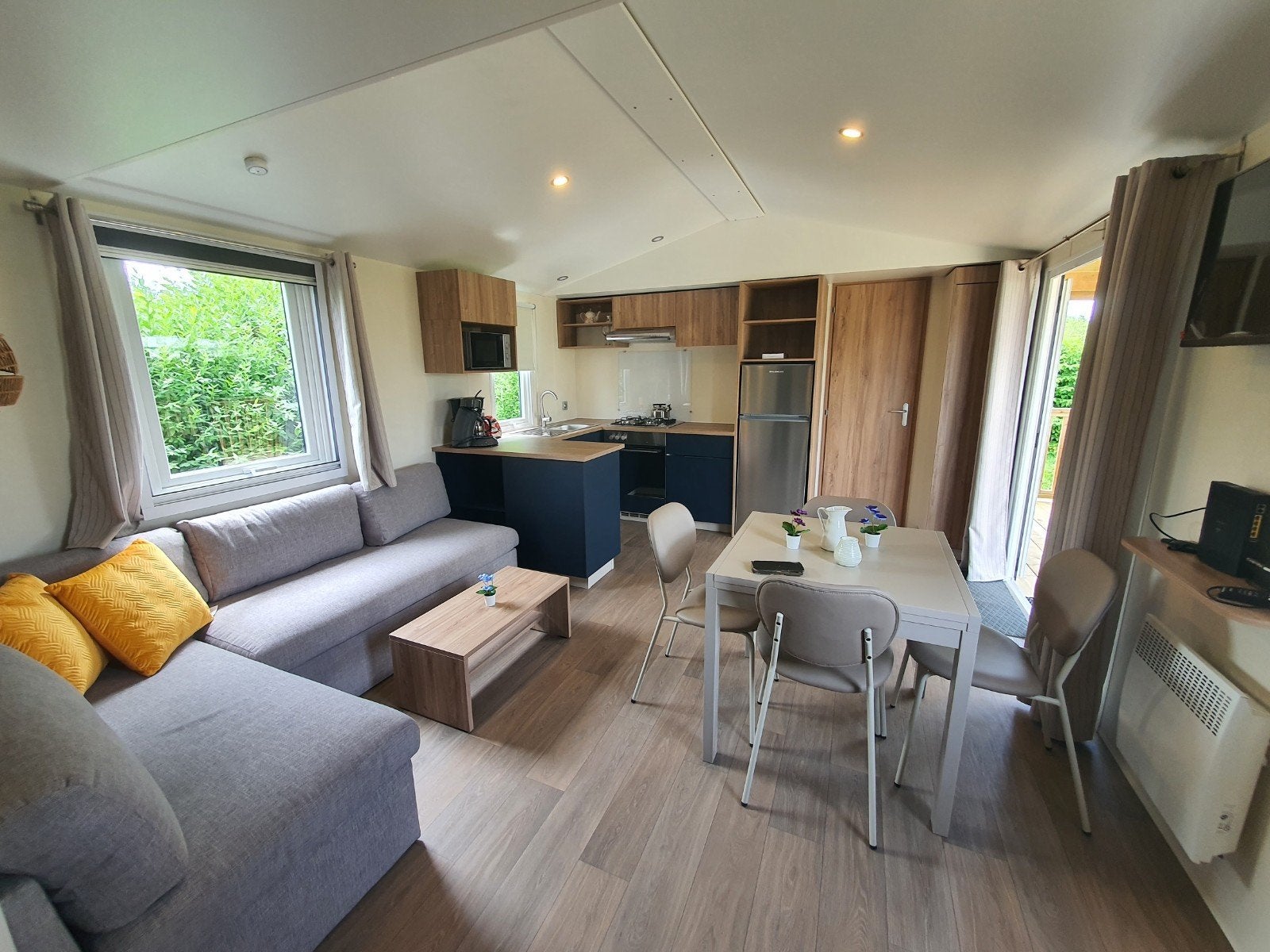 Nieuw chalet op jaarplaats IRM Capucine 2026 compleet, Caravans en Kamperen
