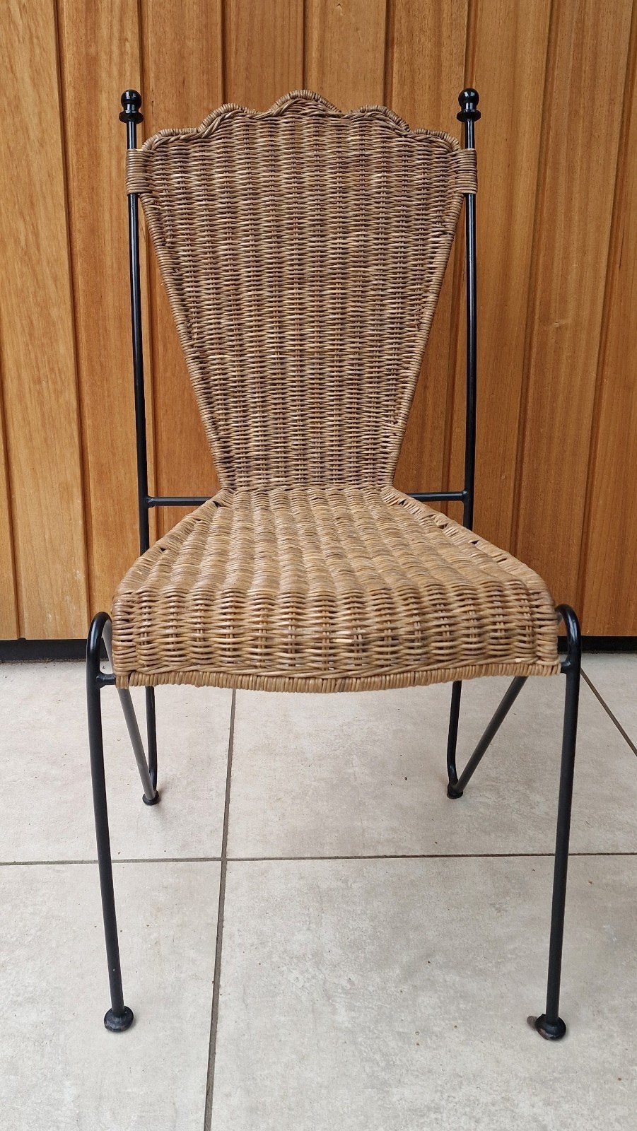 Rotan stoel met zwart metalen frame, Huis en Inrichting, Ophalen, Gebruikt, Bruin, Eén