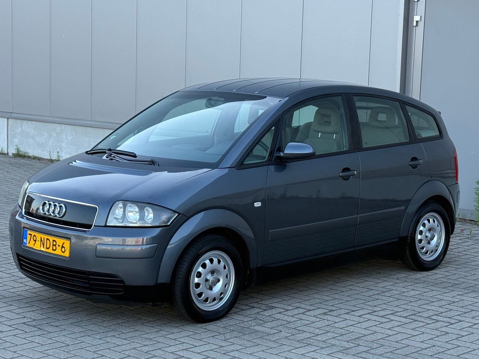 Audi A2 1.2 TDI 3l AUT 2002 Grijs 3L, Auto's, Audi, Particulier, A2, Airbags, Airconditioning, Alarm, Climate control, Digitale radio-ontvangst