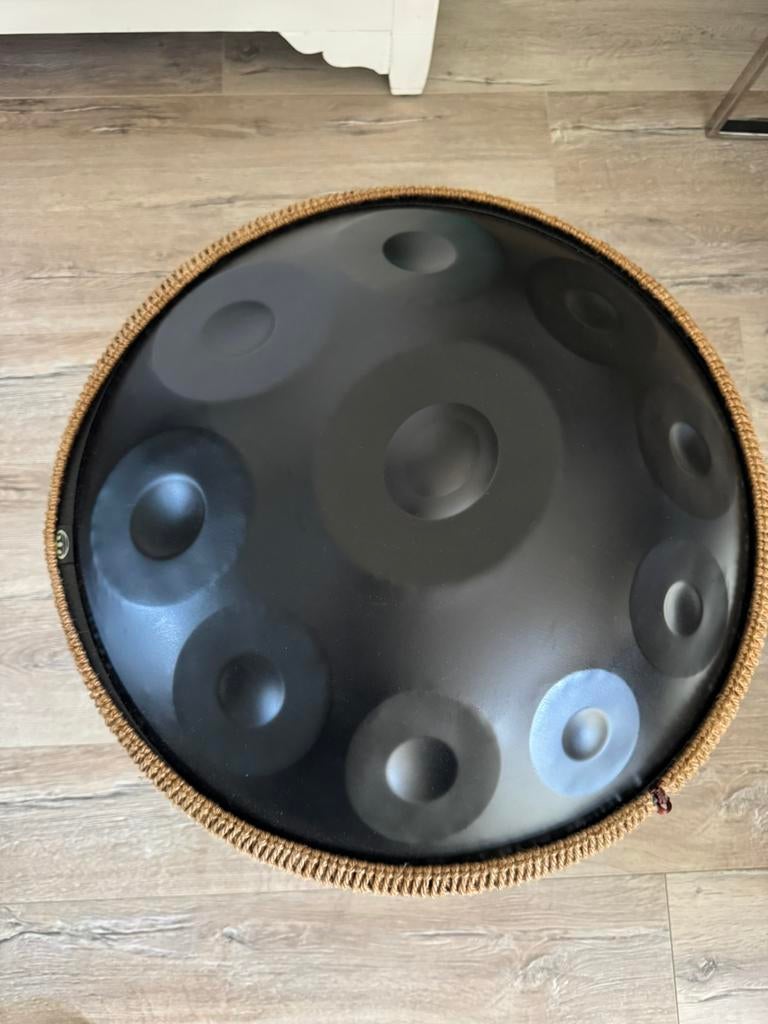 Mooie zwarte handpan 432hz/d minor/10 tonen, Muziek en Instrumenten, Percussie, Ophalen, Zo goed als nieuw, Melodische percussie