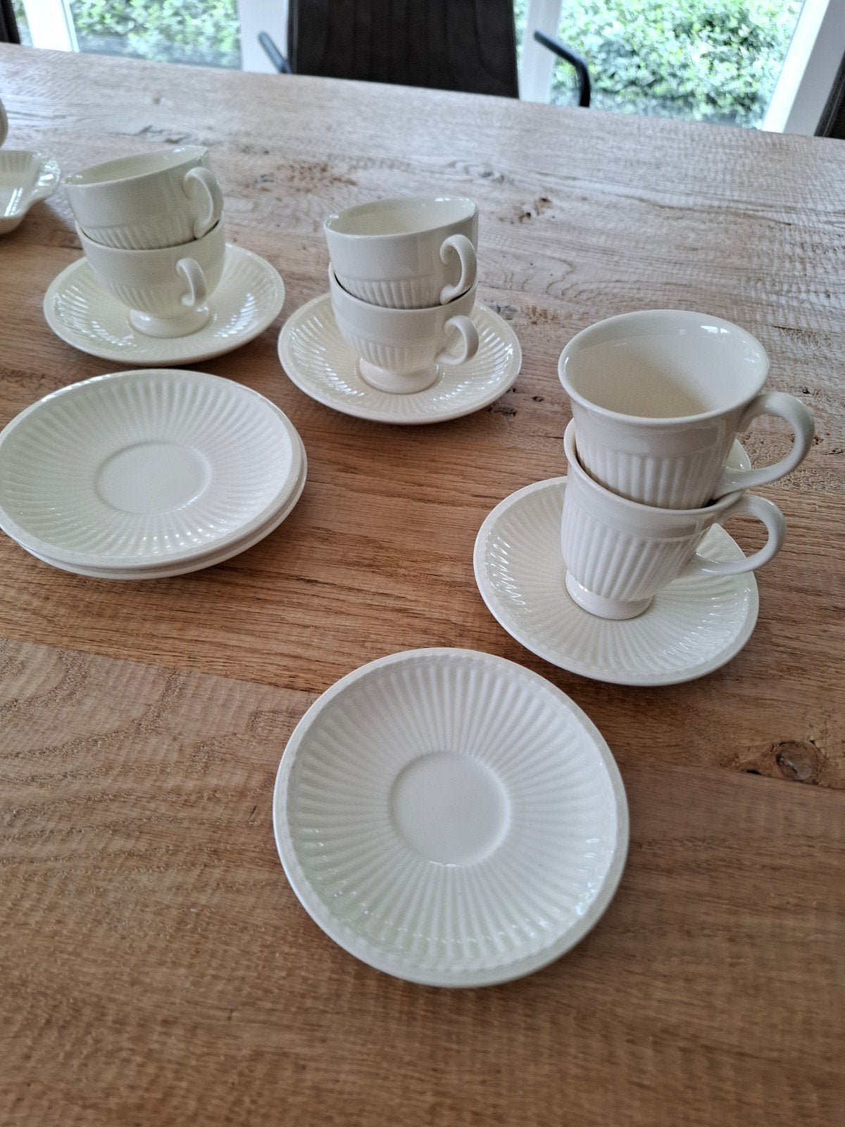 Prachtig Wedgwood servies met roze bloemetjes en effen items, Ophalen, Zo goed als nieuw, Wedgwood, Kop(pen) en/of Schotel(s)