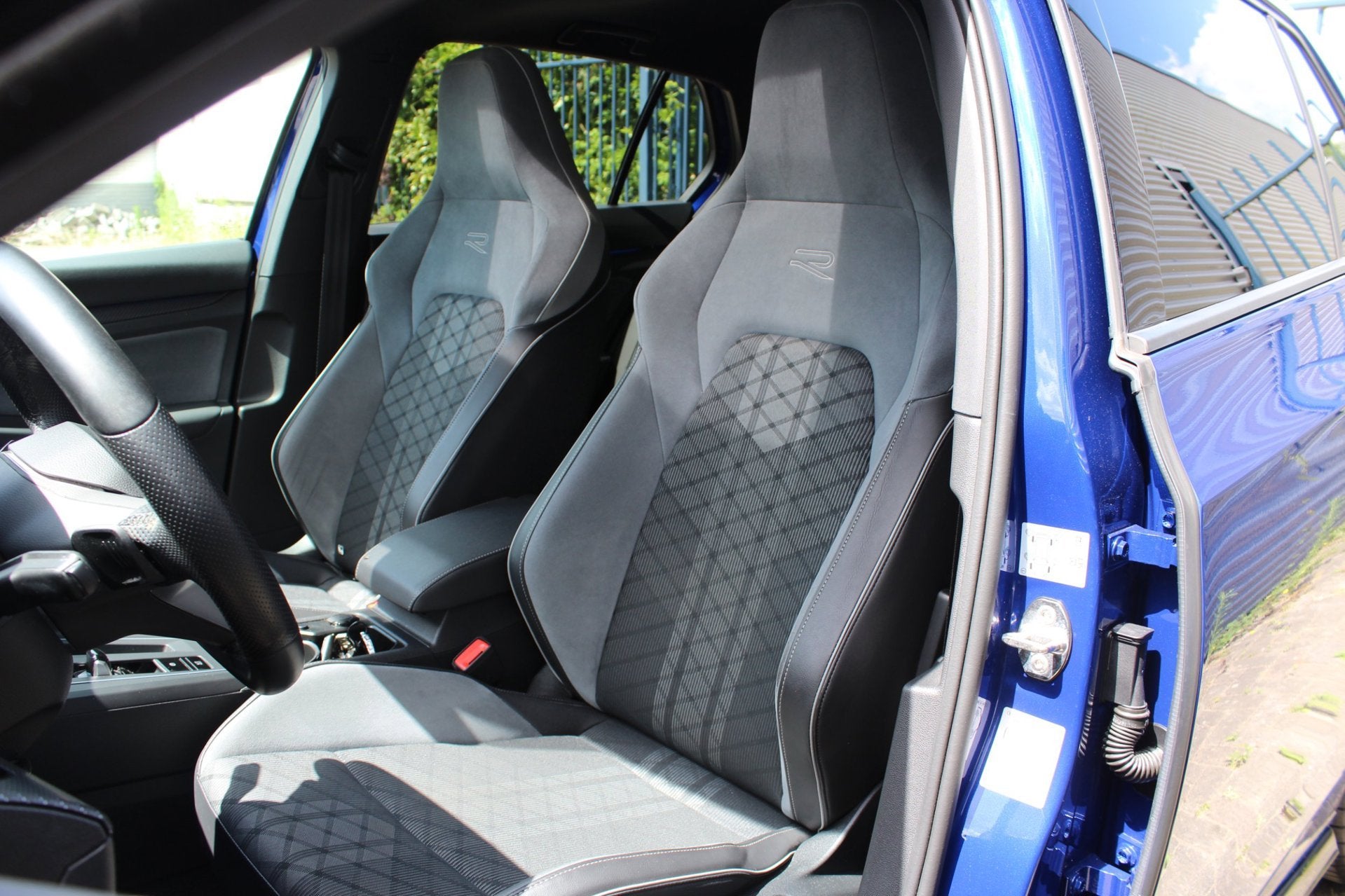 Volkswagen Golf 1.5 eTSI 3x R-Line | Panoramadak | Camera |, Zwart, 4 cilinders, 150 pk, Blauw