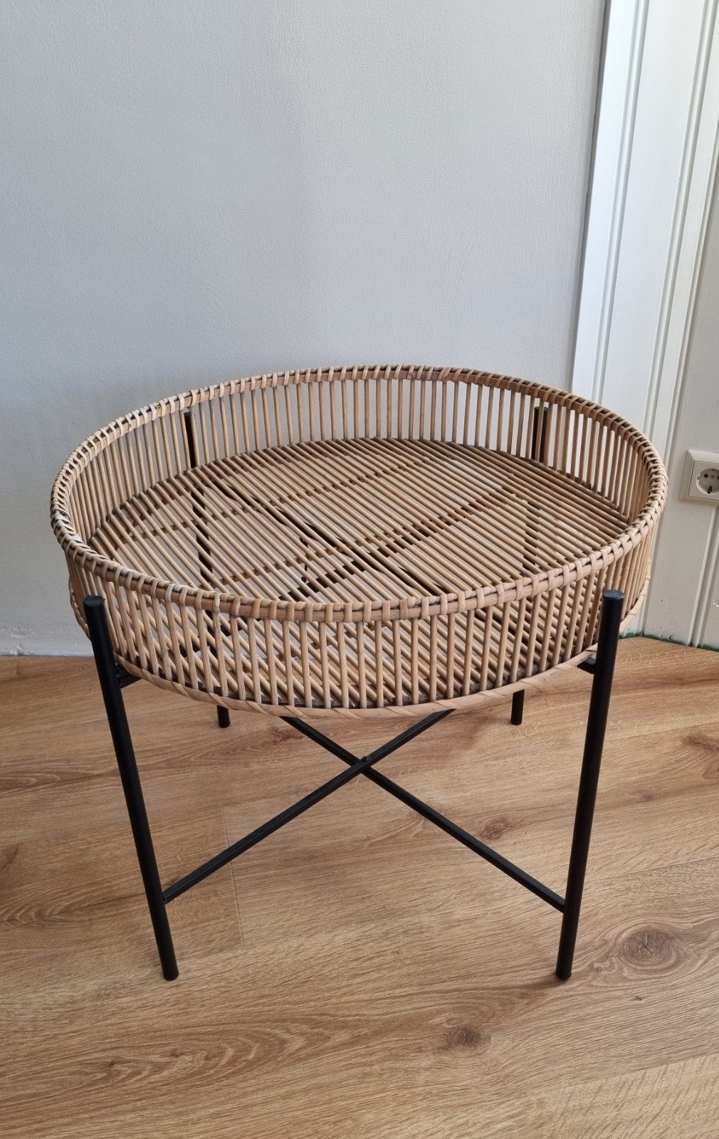 Rotan bijzettafel met metalen onderstel, Overige materialen, Bohemian, Modern, Rond, 55 tot 75 cm