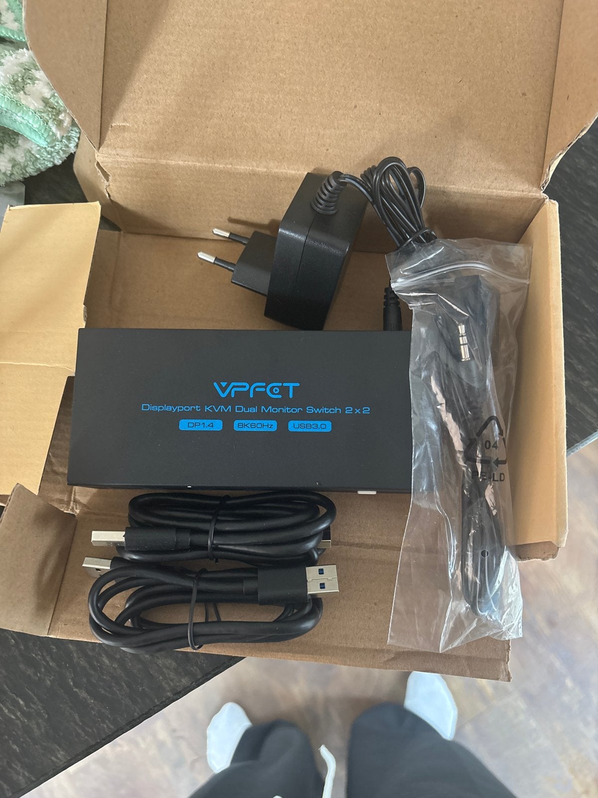 KVM Switch DisplayPort 1.4 8K 60Hz / 4K 120Hz USB 3.0, Ophalen, Nieuw