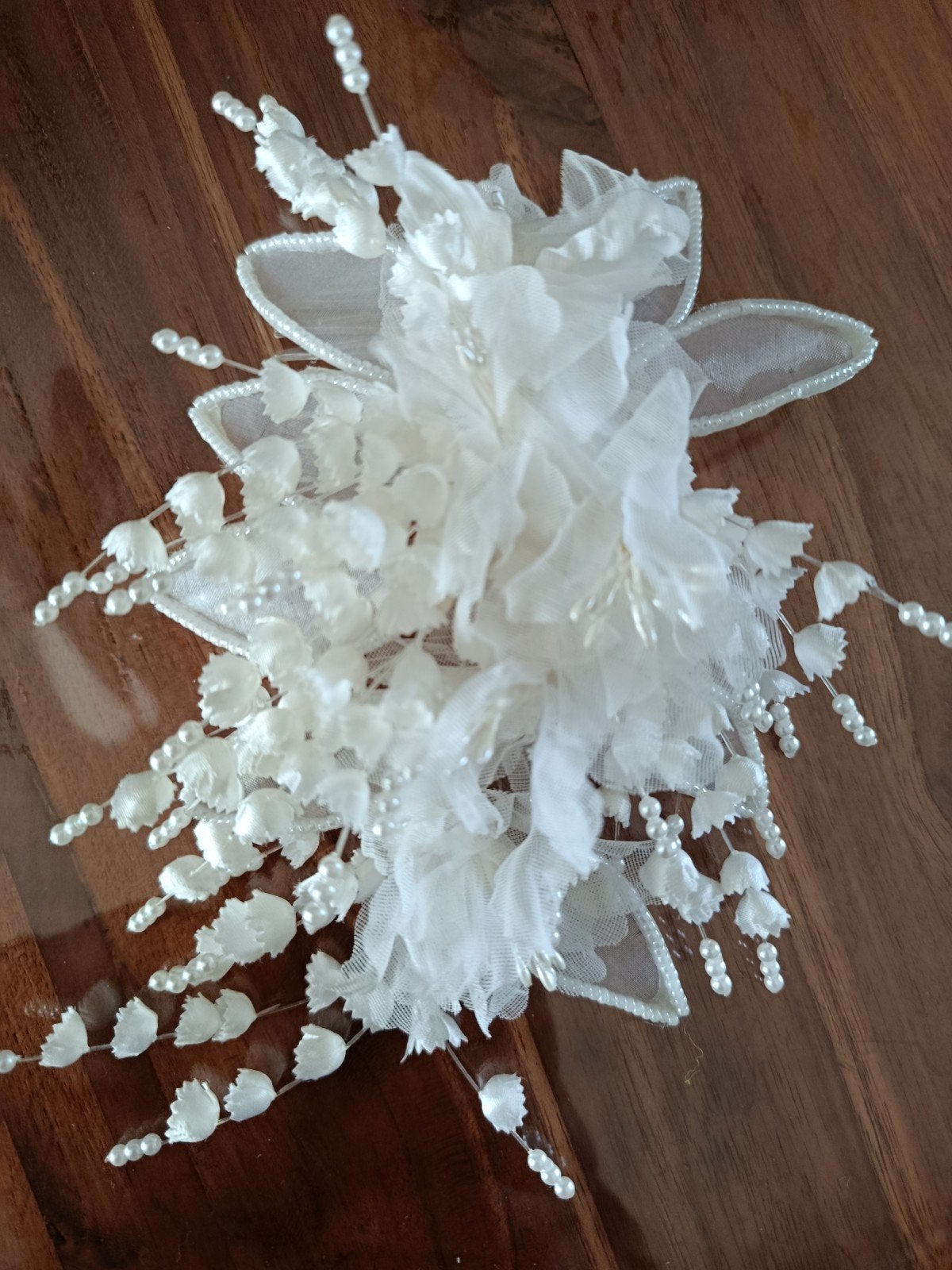 Mooi bruidshaarstukje met bloemen en parels, Ophalen, Zo goed als nieuw, Wit, Accessoires