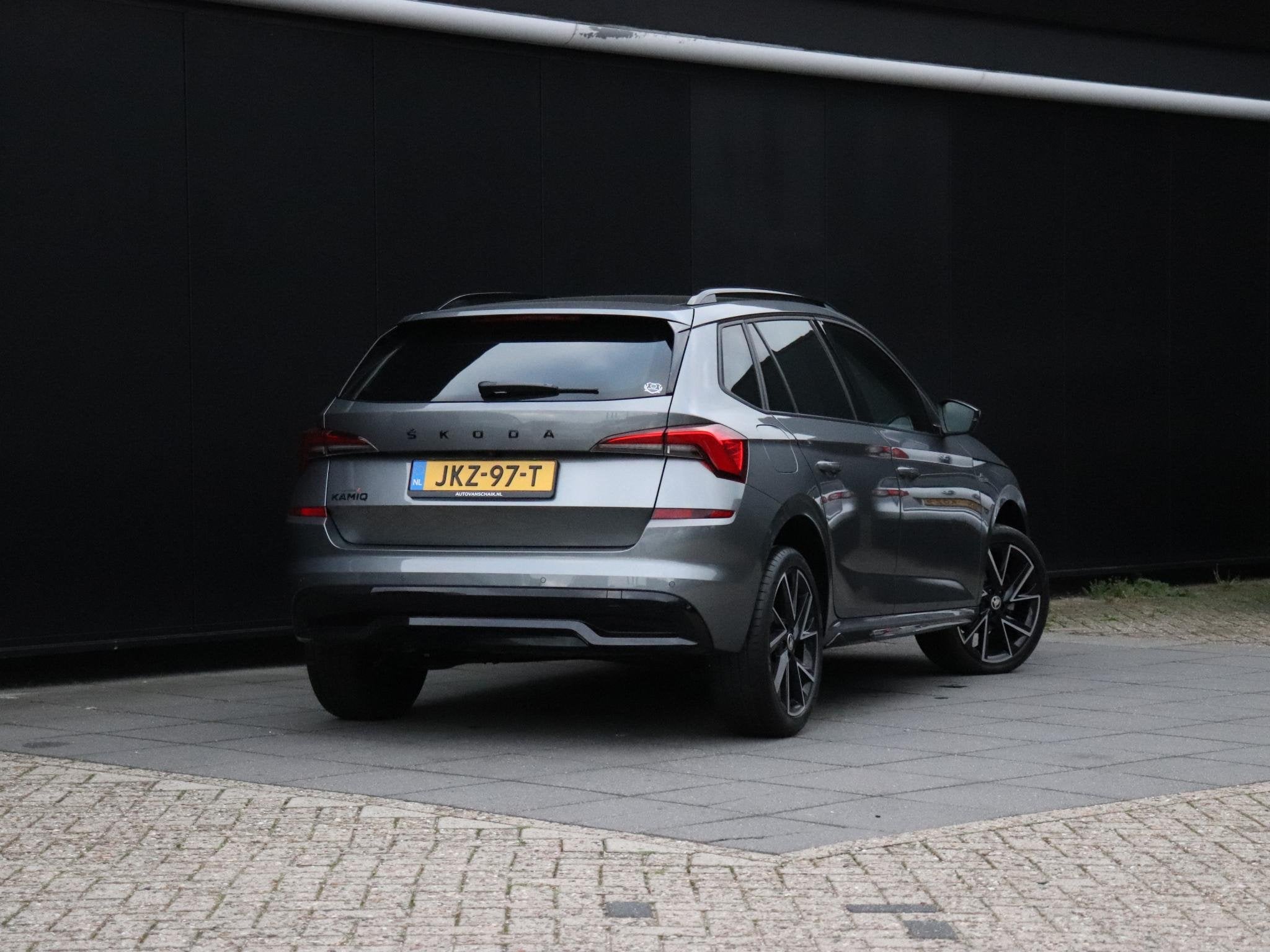 Skoda Kamiq 1.5 TSI ACT Monte Carlo | DSG | PANO | SPORTSTOE, Auto's, Dealer onderhouden, Stof, Euro 6, 150 pk
