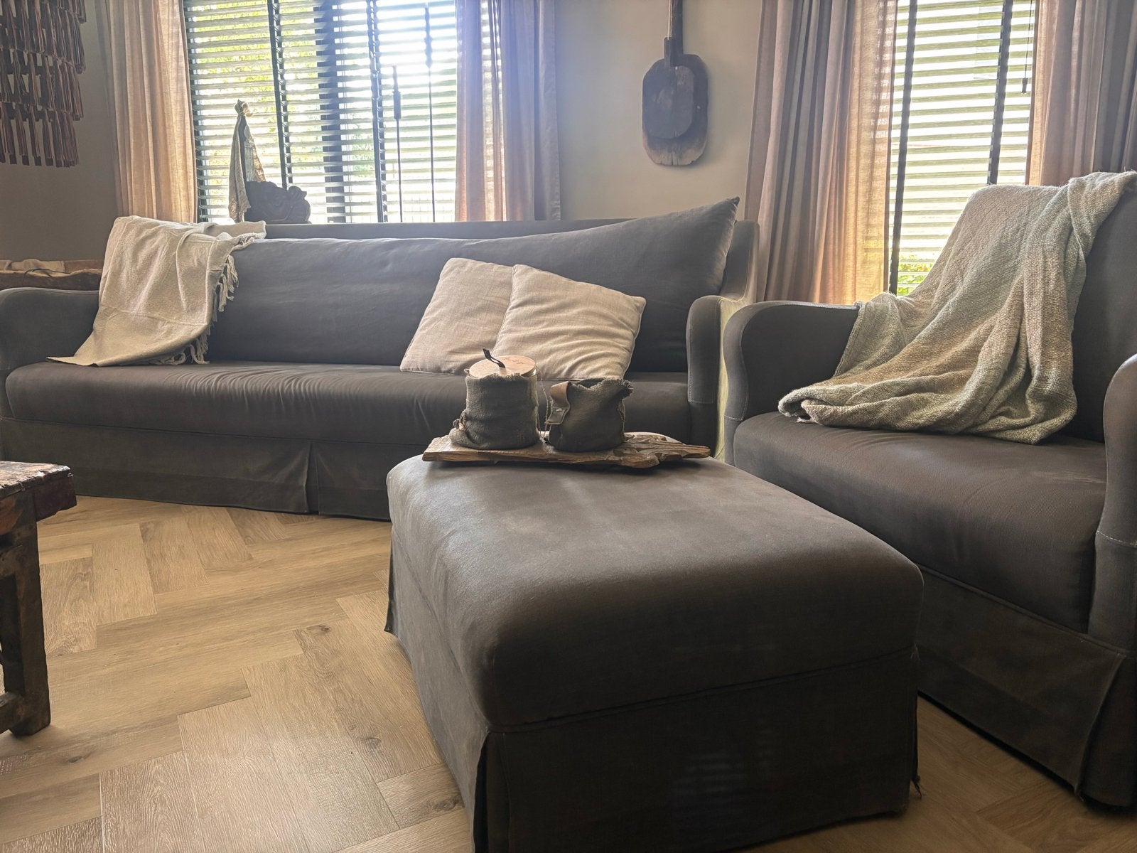 Hoffz stijl 3-zitsbank en loveseat met hocker, Huis en Inrichting, Banken | Bankstellen, Ophalen, Driepersoons, 75 tot 100 cm