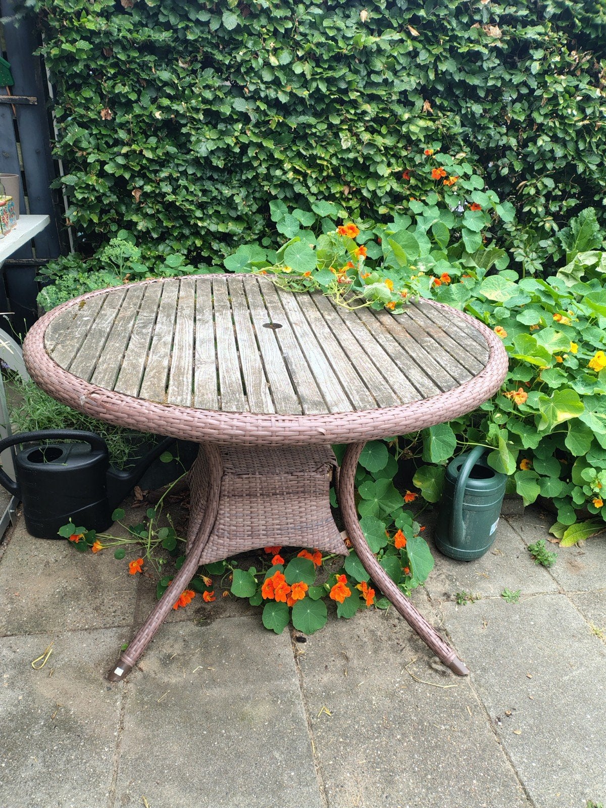 Stevige ronde tuintafel, Tuin en Terras, Tuintafels, Ophalen, Gebruikt, Rond, Metaal