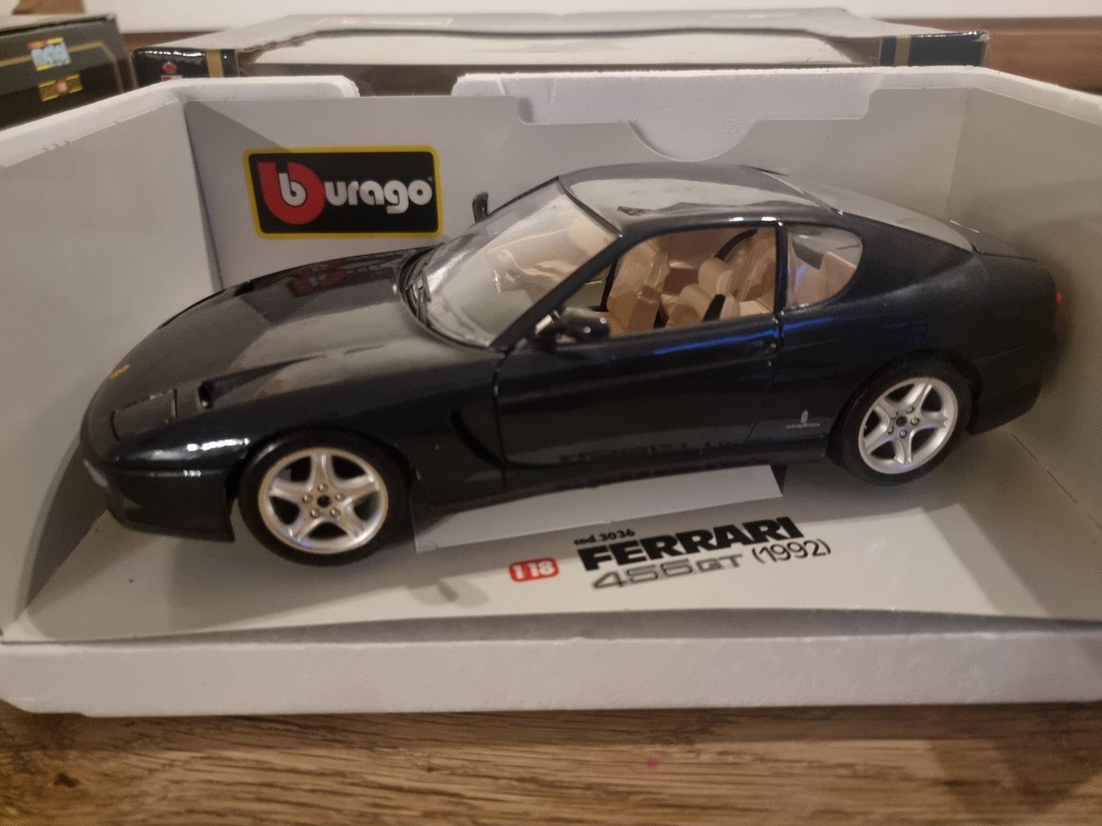 Burago Ferrari 456 GT (1992) modelauto 1:18, Hobby en Vrije tijd, Modelauto's | 1:18, Ophalen of Verzenden, Zo goed als nieuw