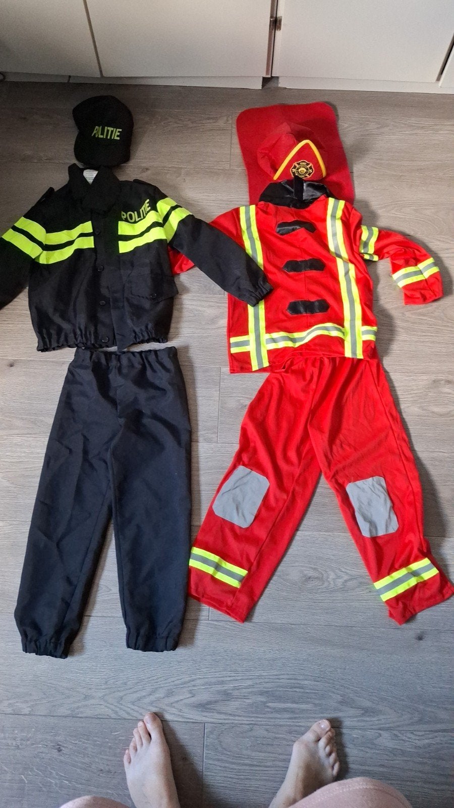Verkleedkleren brandweer en politie maat 116, Ophalen, Zo goed als nieuw, 110 t/m 116, Jongen of Meisje