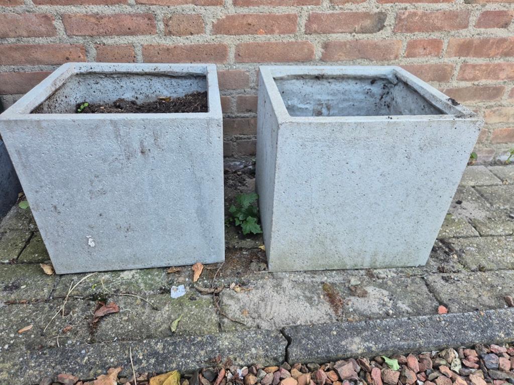 Set van 2 betonnen bloembakken, Tuin en Terras, Ophalen, Gebruikt, Minder dan 60 cm, Vierkant
