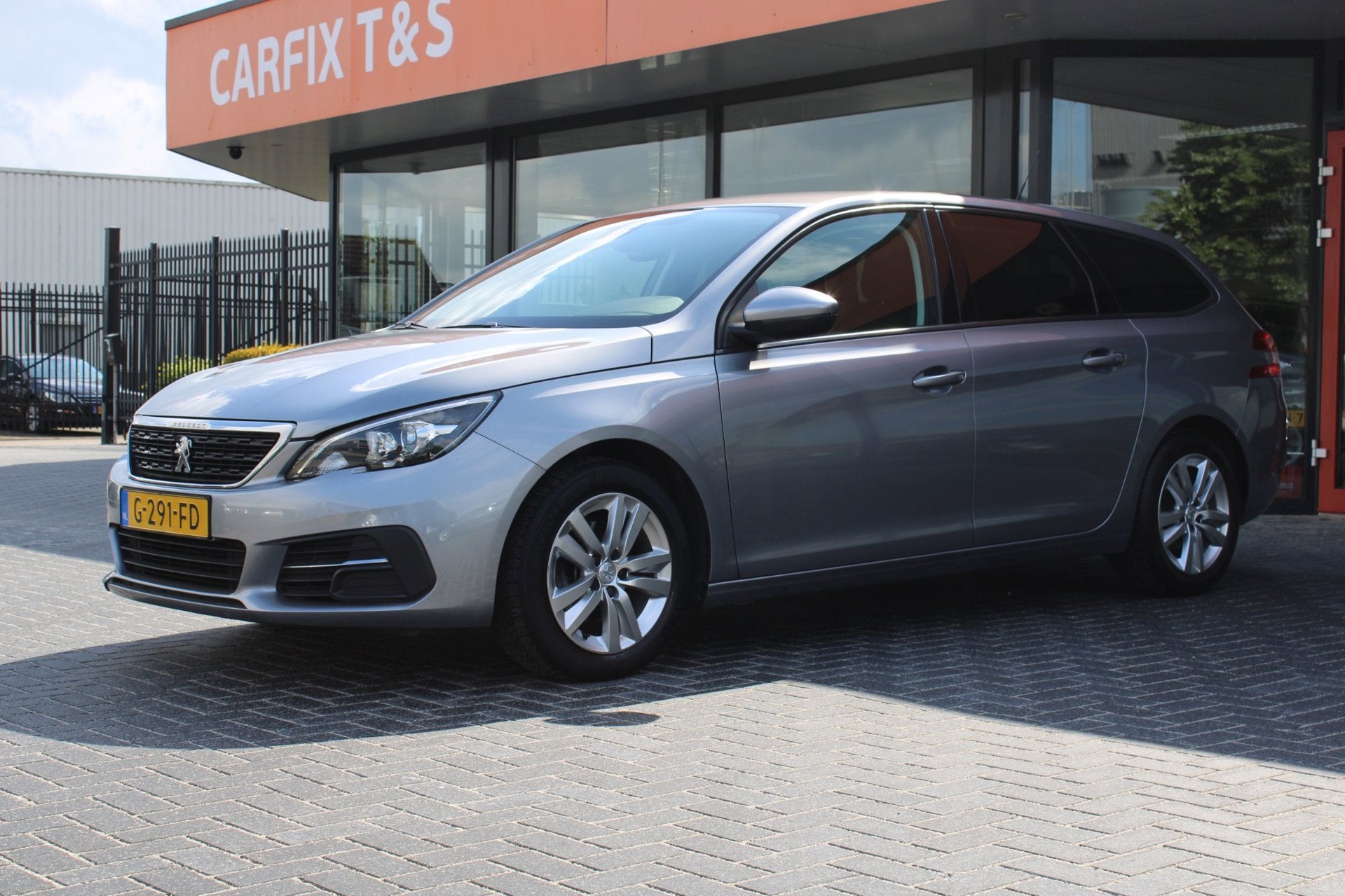 Peugeot 308 SW 1.2 PureTech Active, Trekhaak, cruise control, Voorwielaandrijving, Stof, Gebruikt, 1199 cc