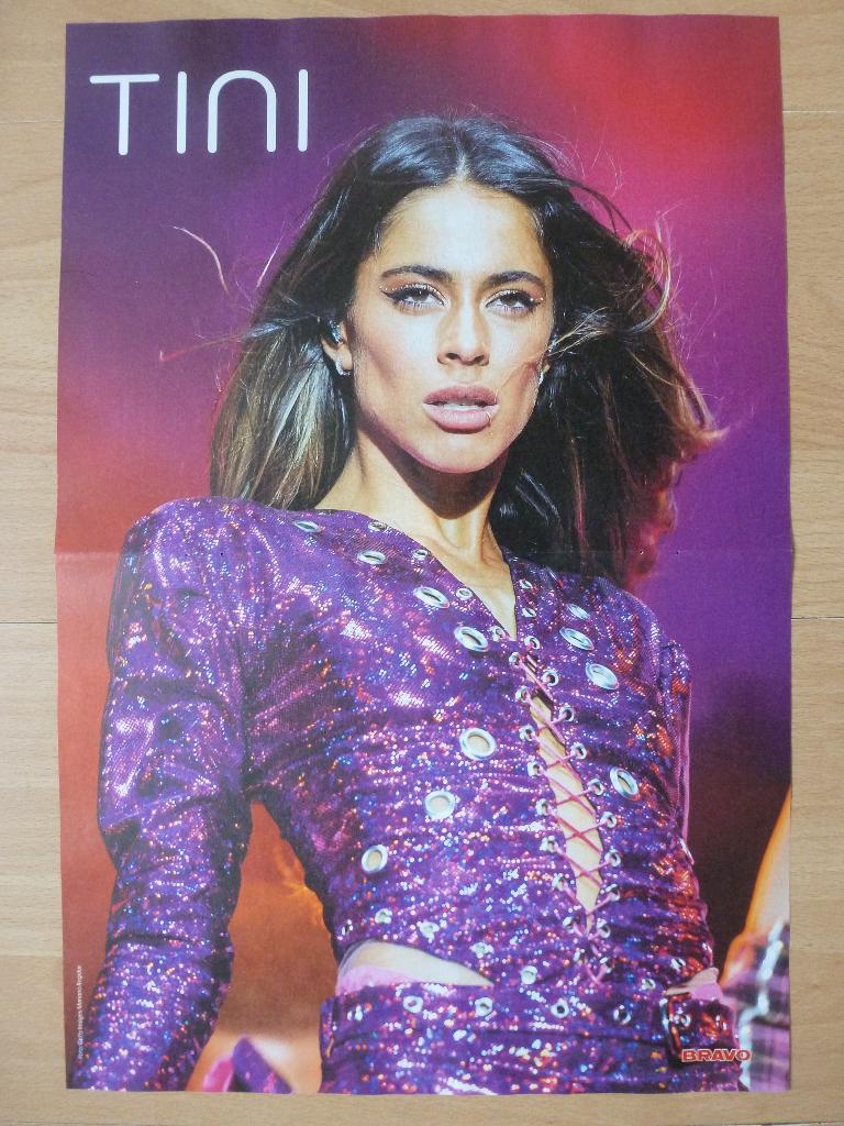 Poster Martina Stoessel Tini Violetta / Selena Gomez Bravo, Verzamelen, Ophalen of Verzenden, Nieuw, A1 t/m A3, Muziek