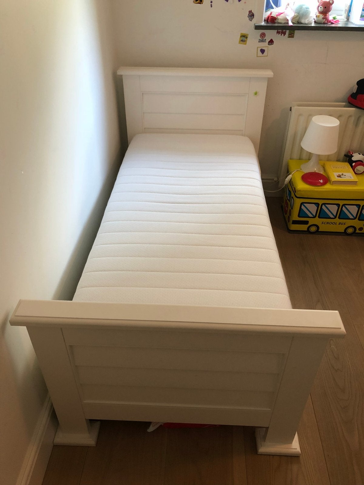 Wit kinderbed met lattenbodem en matras, Kinderen en Baby's, Kinderkamer | Bedden, Ophalen, Gebruikt, 70 tot 85 cm, Lattenbodem