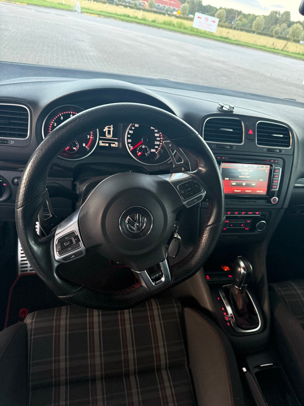 Volkswagen Golf 2.0 GTI 155KW 3D DSG 2012 Wit 265PK downpipe, Auto's, Zwart, 4 cilinders, Wit, 1314 kg