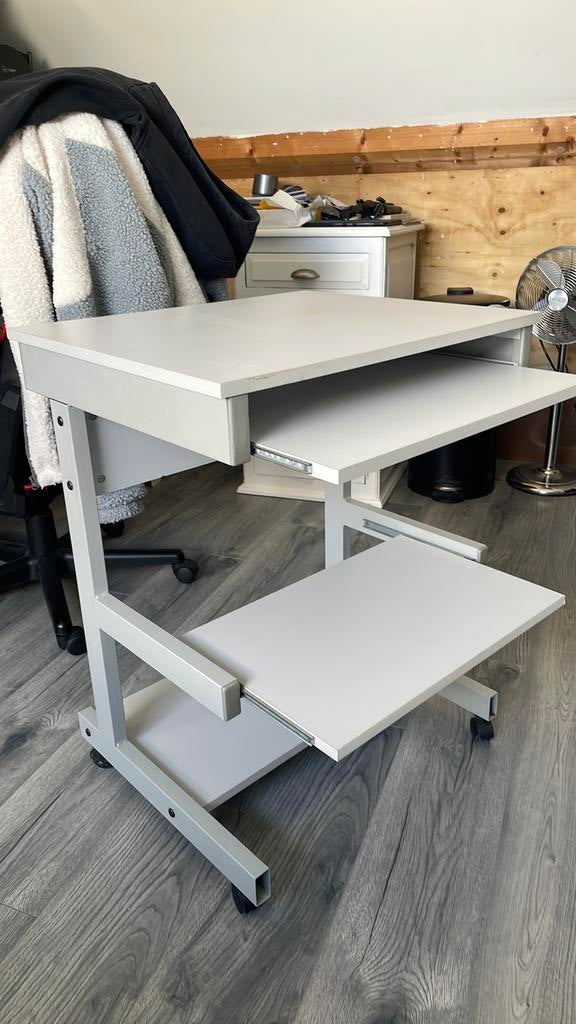 Computer tafel, Overige materialen, Ophalen of Verzenden, Zo goed als nieuw, Minder dan 70 cm