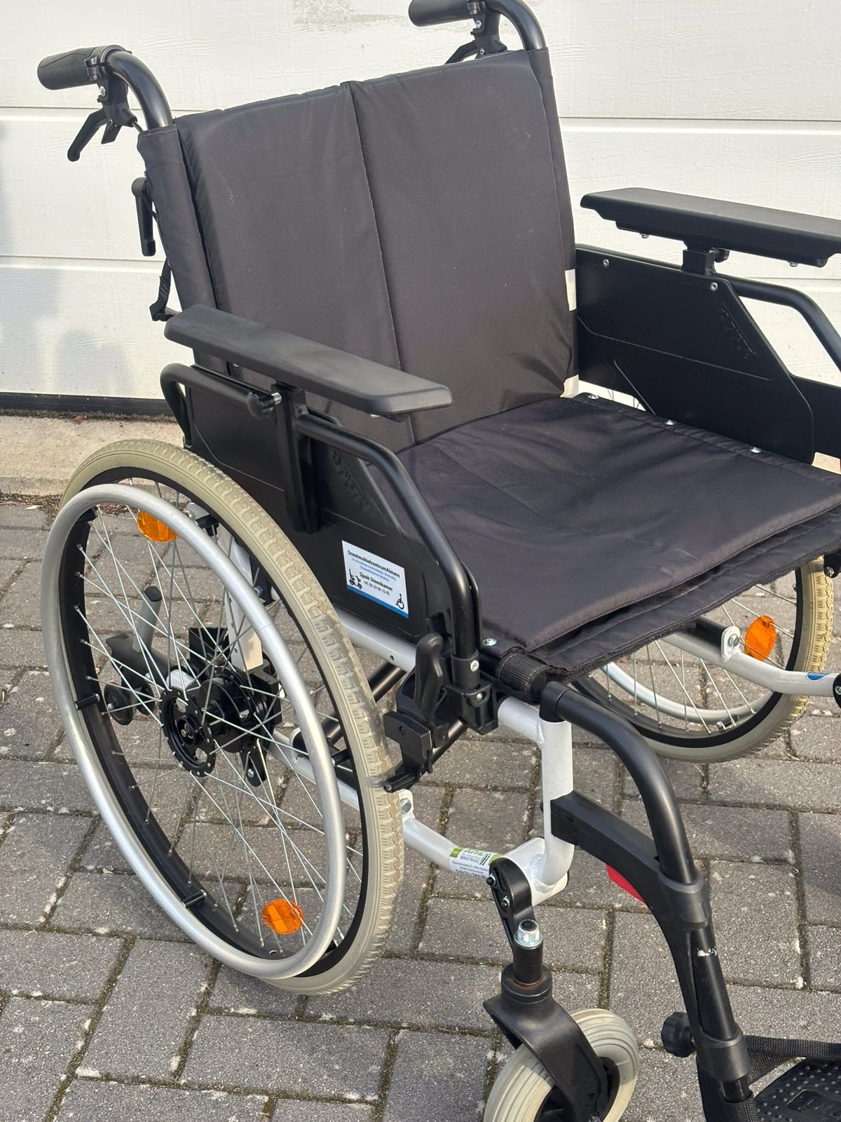 Rolstoel Dietz Caneo duitse makelijk , complete nieuwstaat., Meer info ☎️0️⃣6️⃣➖2️⃣0️⃣9️⃣0️⃣1️⃣0️⃣4️⃣0️⃣, Zo goed als nieuw, Adres: Reutäckerstraße 12, 76307 Karlsbad, Duitsland
