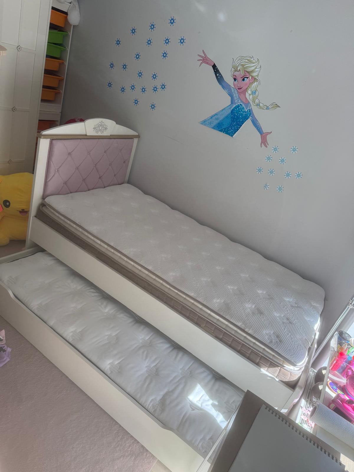 Prachtig bed 90x200 met uitschuifbaar logeerbed, 85 tot 100 cm, Ophalen of Verzenden, Zo goed als nieuw, Matras