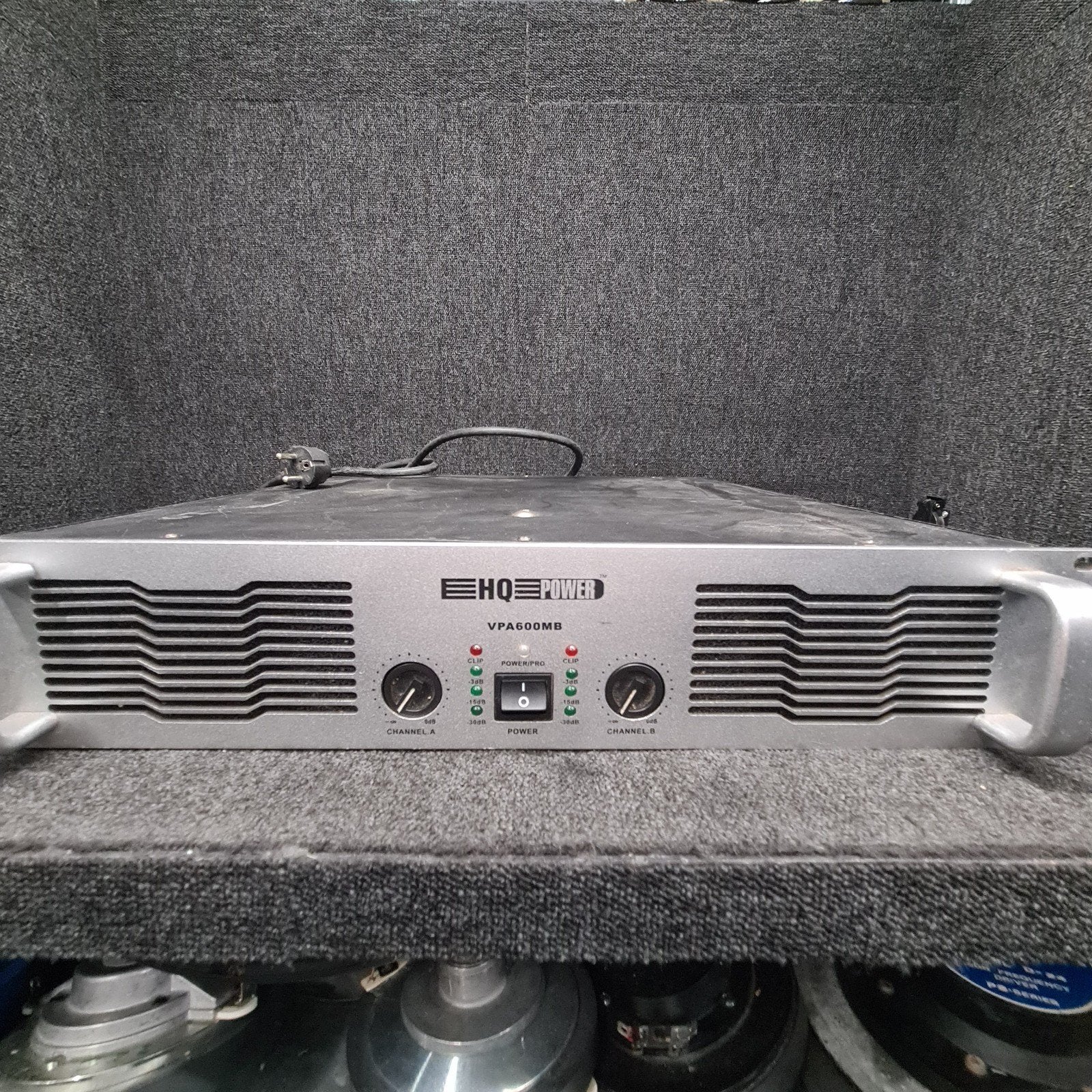 HQ POWER   versterker    2 x 600 watt, Ophalen of Verzenden, 120 watt of meer, Subwoofer, Overige merken