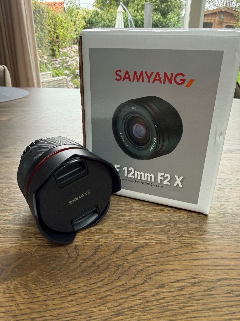 SamYang AF12 F2 X Fuji, Samyang, Zonnekap, Zo goed als nieuw, 12 mm