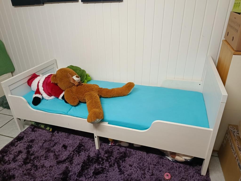 IKEA Meegroeibed met matras - Wit, Kinderen en Baby's, Kinderkamer | Bedden, Gebruikt, 160 tot 180 cm, 70 tot 85 cm, Lattenbodem