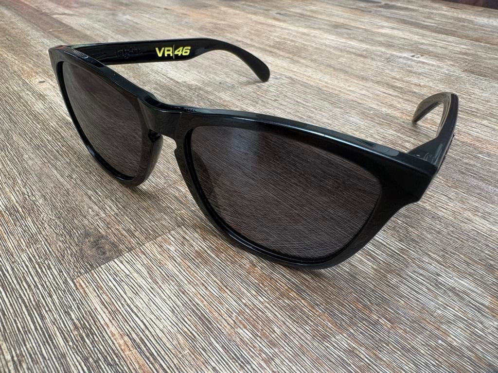 Oakley frogskin vr46 zonnebril, Ophalen of Verzenden, Zo goed als nieuw, Oakley