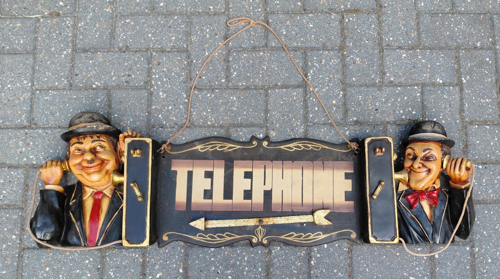 Zeldzaam 3D Reliëf Wandbord Telephone- Laurel and Hardy, Ophalen